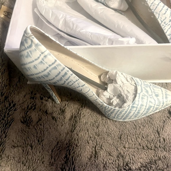 💯% Authentic Alice+Olivia Dina Snakeskin Pumps/Heels- 37.5= 6 1/2 - Picture 5 of 7